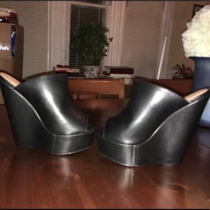 Platform peep toe sandal